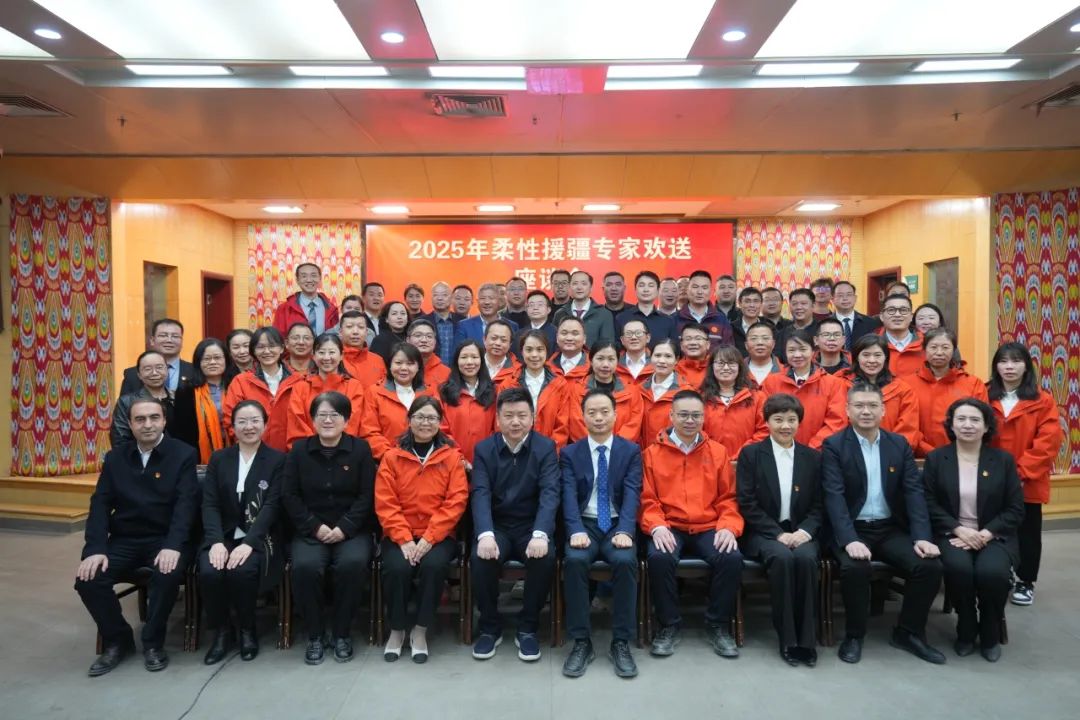 大合影.JPG 大合影.JPG